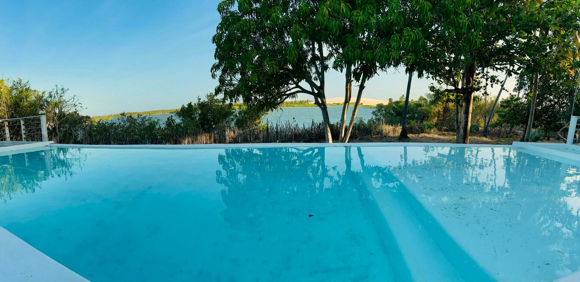 Imagem de Casa frente ao lago, com piscina e localização privilegiada em Camocim